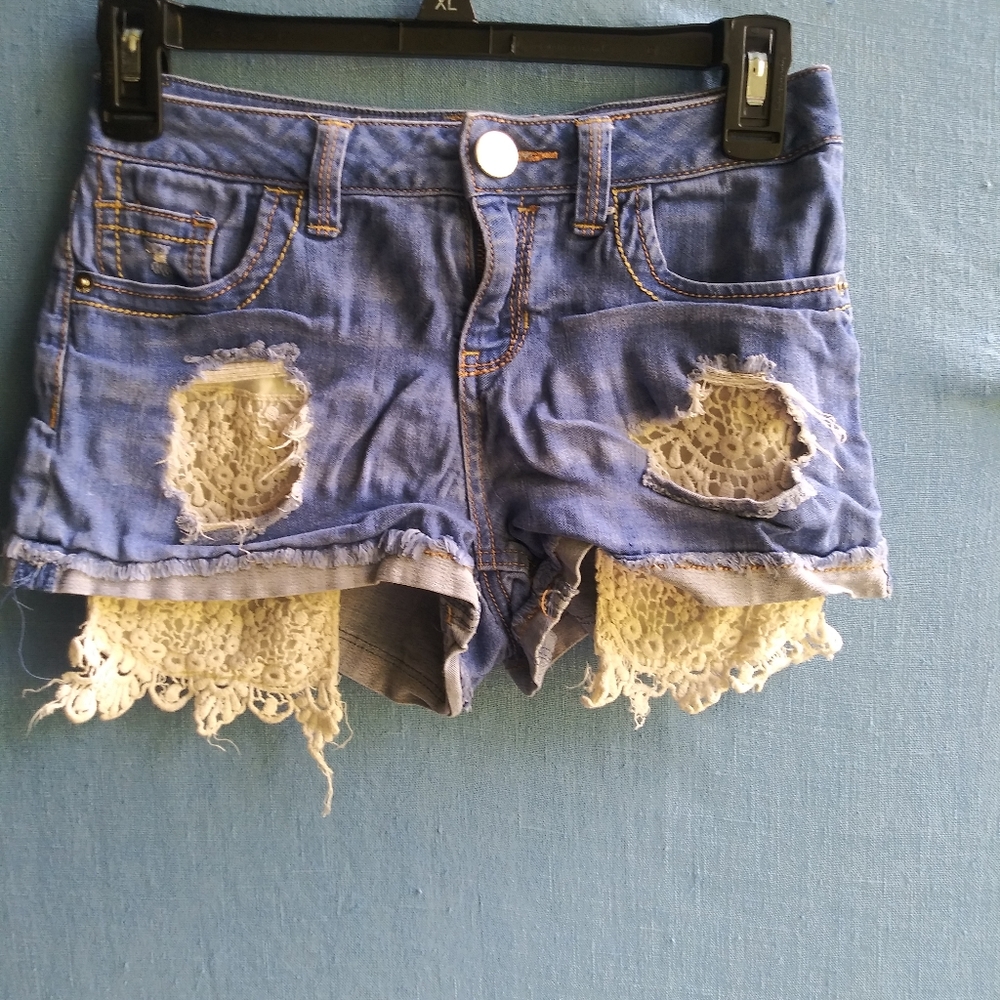 No boundaries Juniors Size 3 Distressed Shorts B1